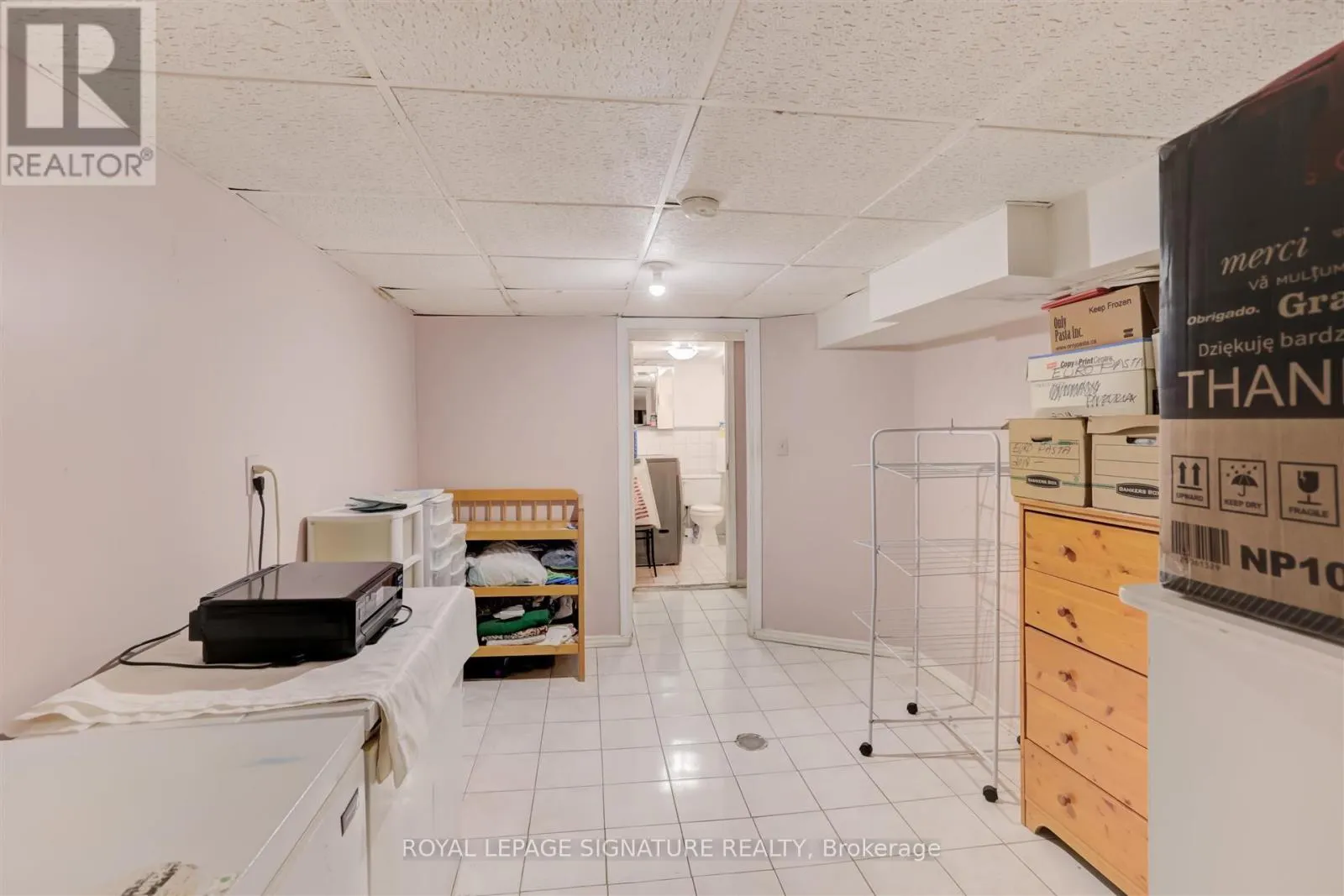 3142 DUNDAS STREET W