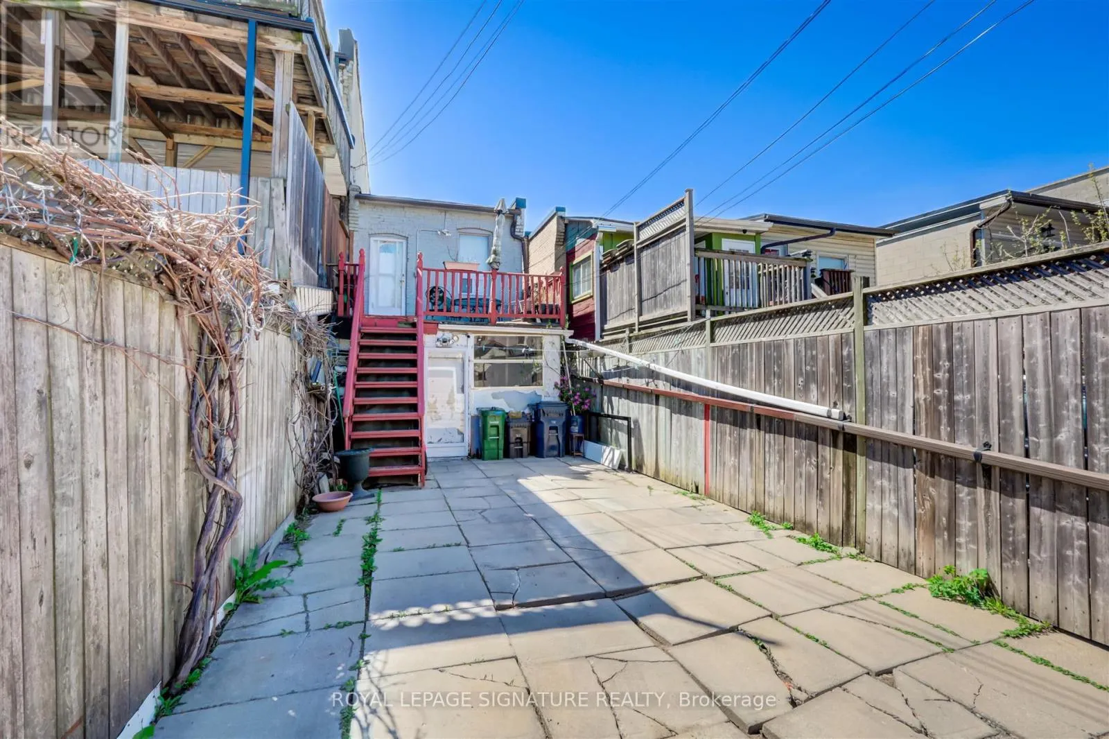 3142 DUNDAS STREET W