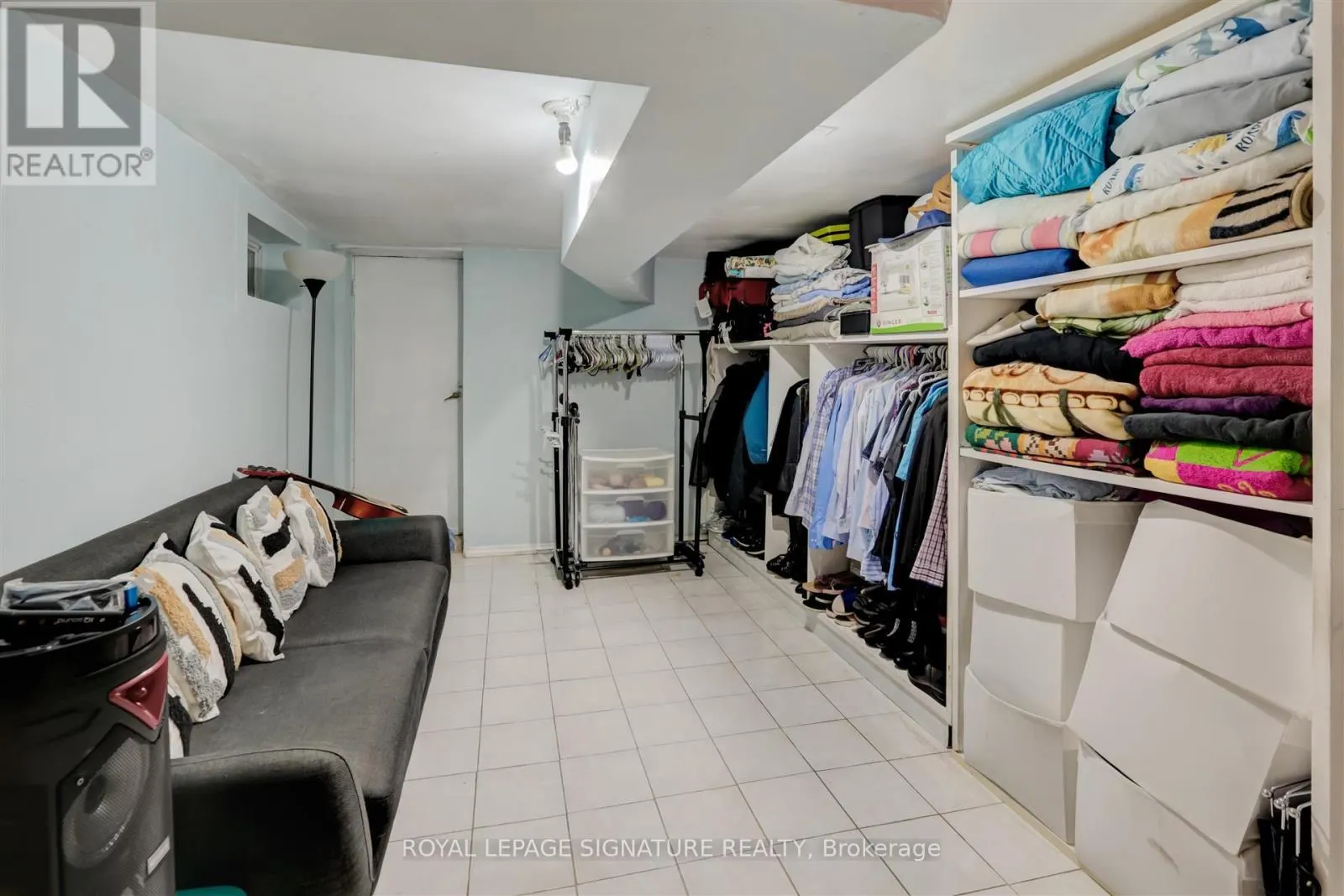 3142 DUNDAS STREET W
