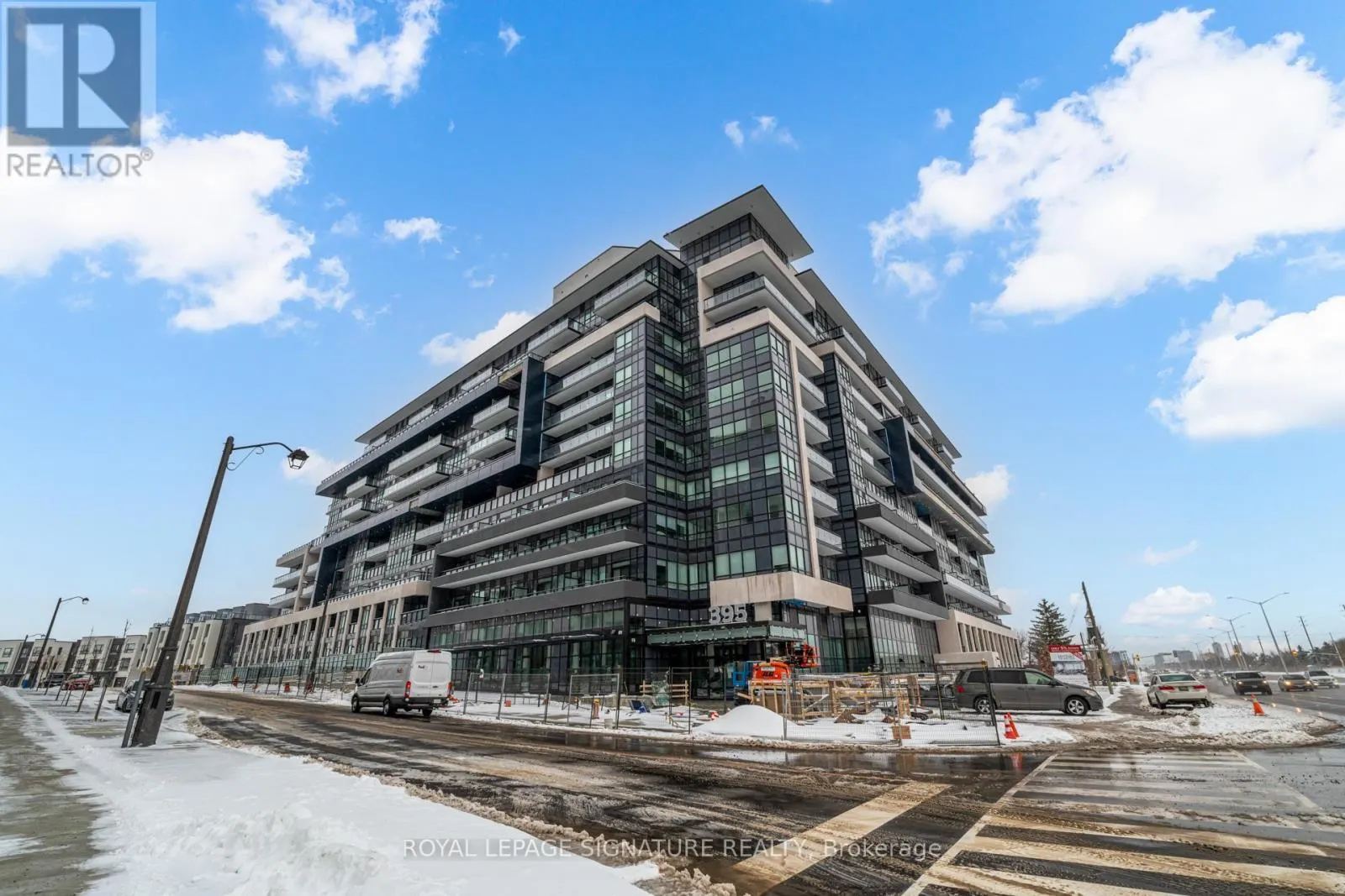 PH20 - 395 DUNDAS STREET W