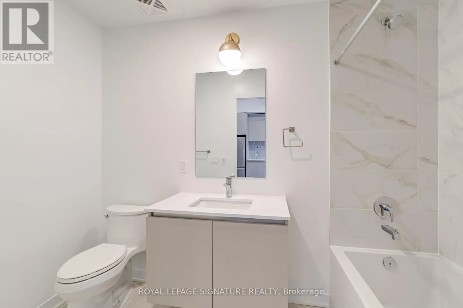 PH20 - 395 DUNDAS STREET W