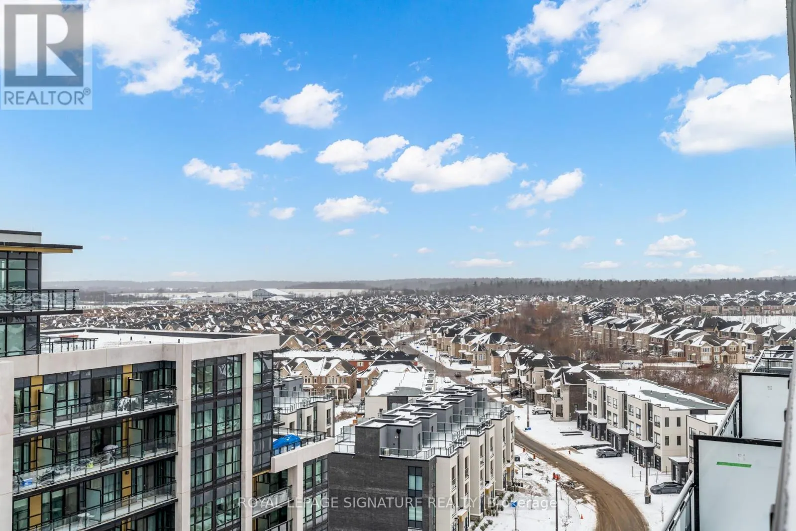 PH20 - 395 DUNDAS STREET W