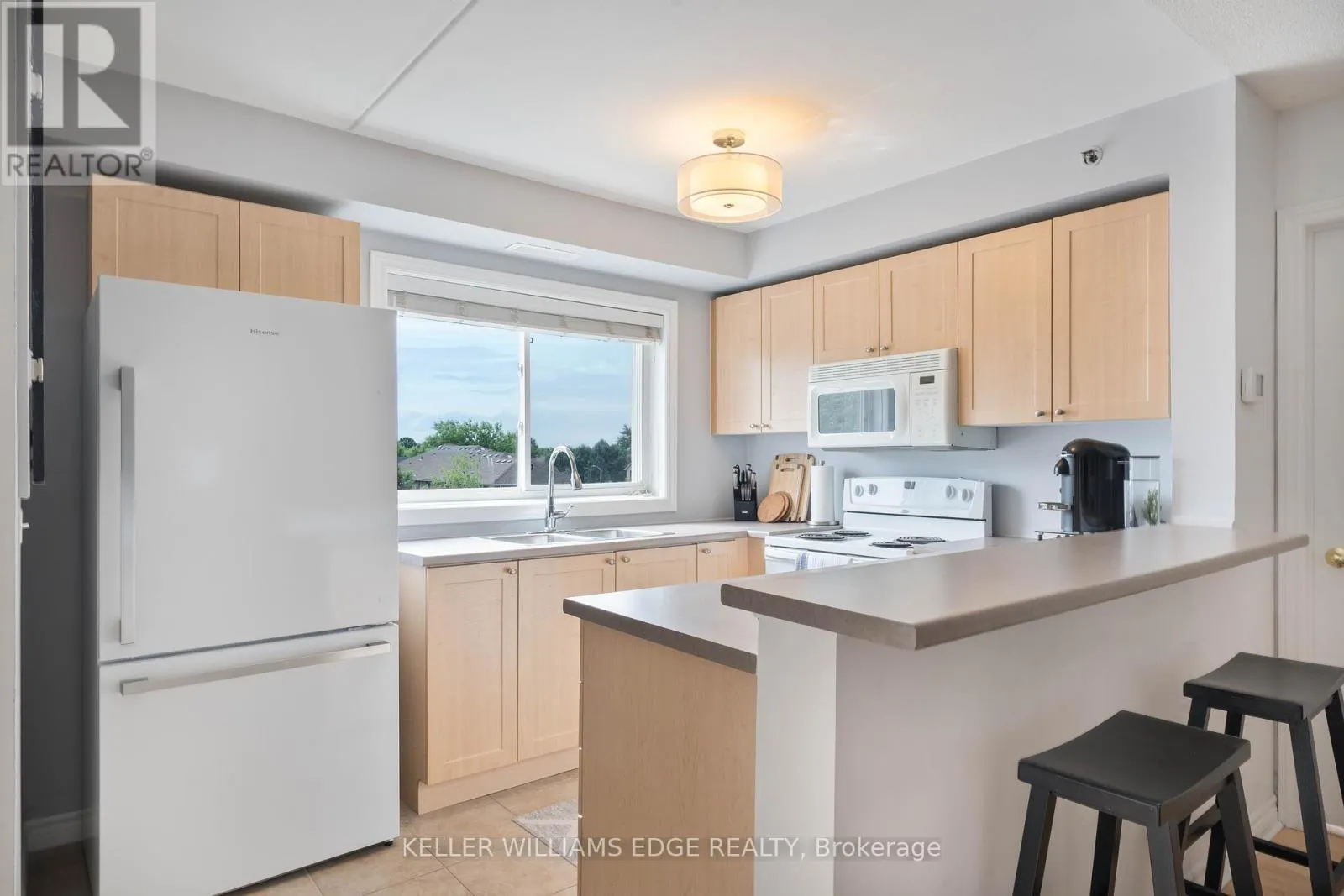 304 - 4450 FAIRVIEW STREET