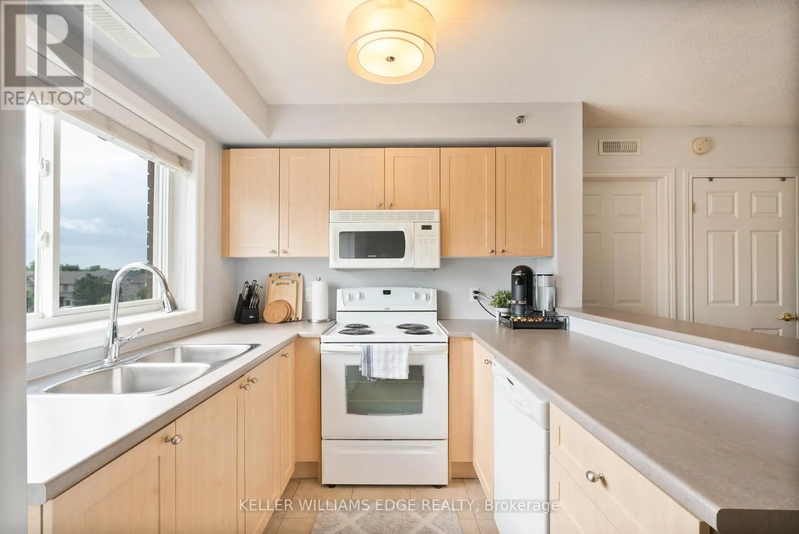 304 - 4450 FAIRVIEW STREET