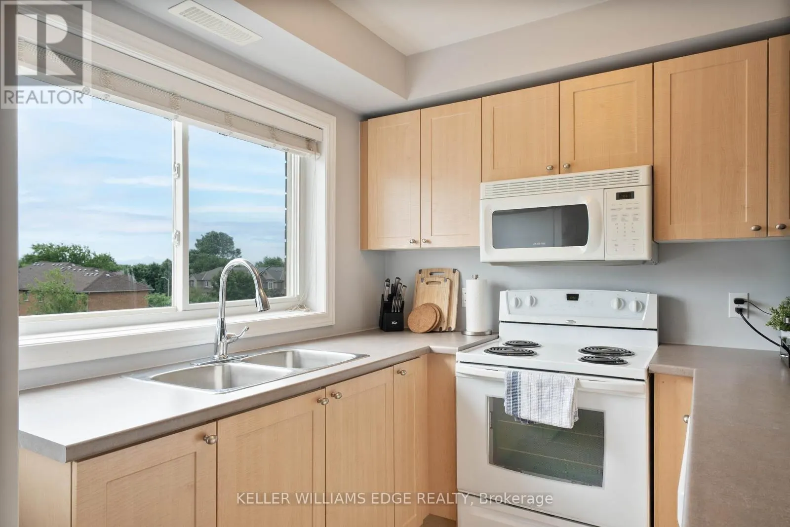 304 - 4450 FAIRVIEW STREET