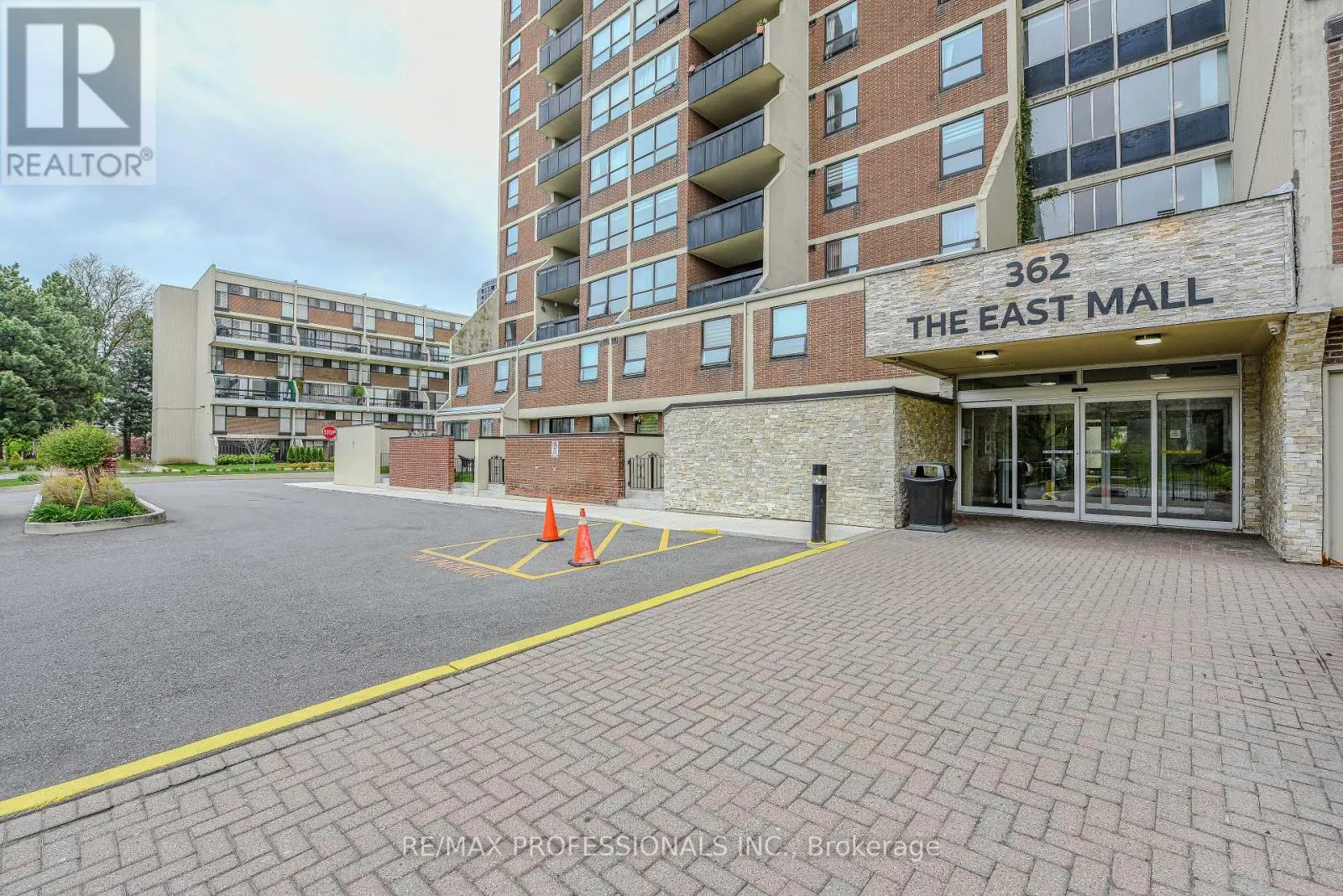 302 - 362 THE EAST MALL