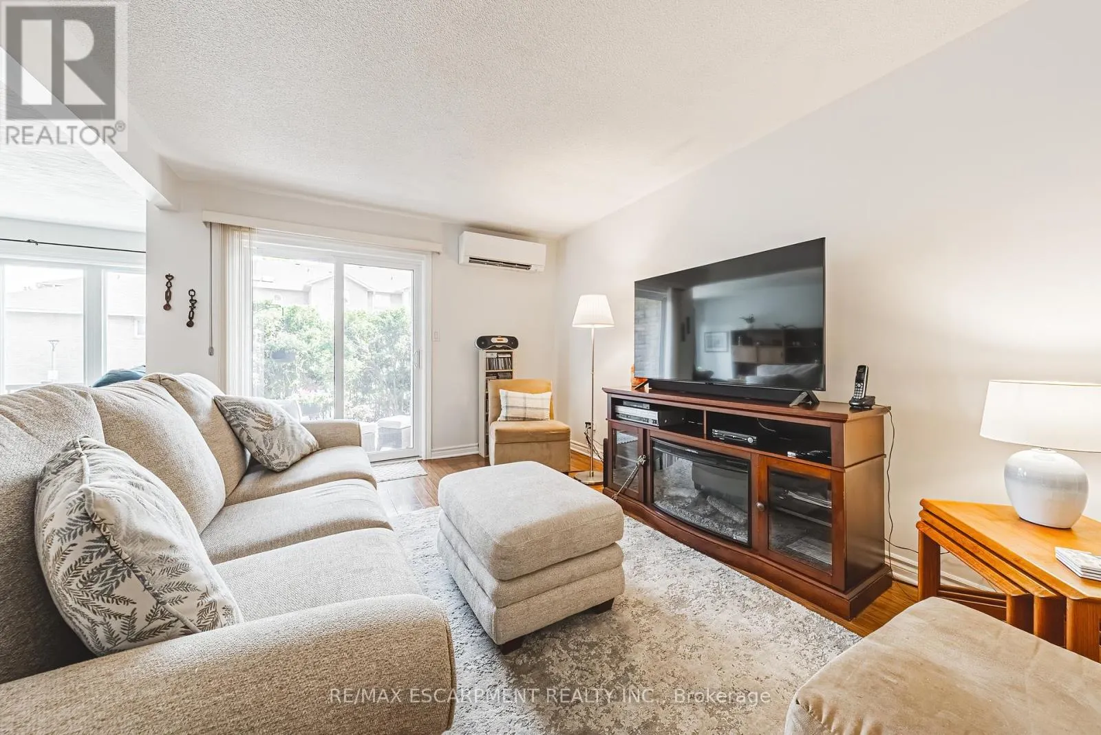 6 - 3050 PINEMEADOW DRIVE