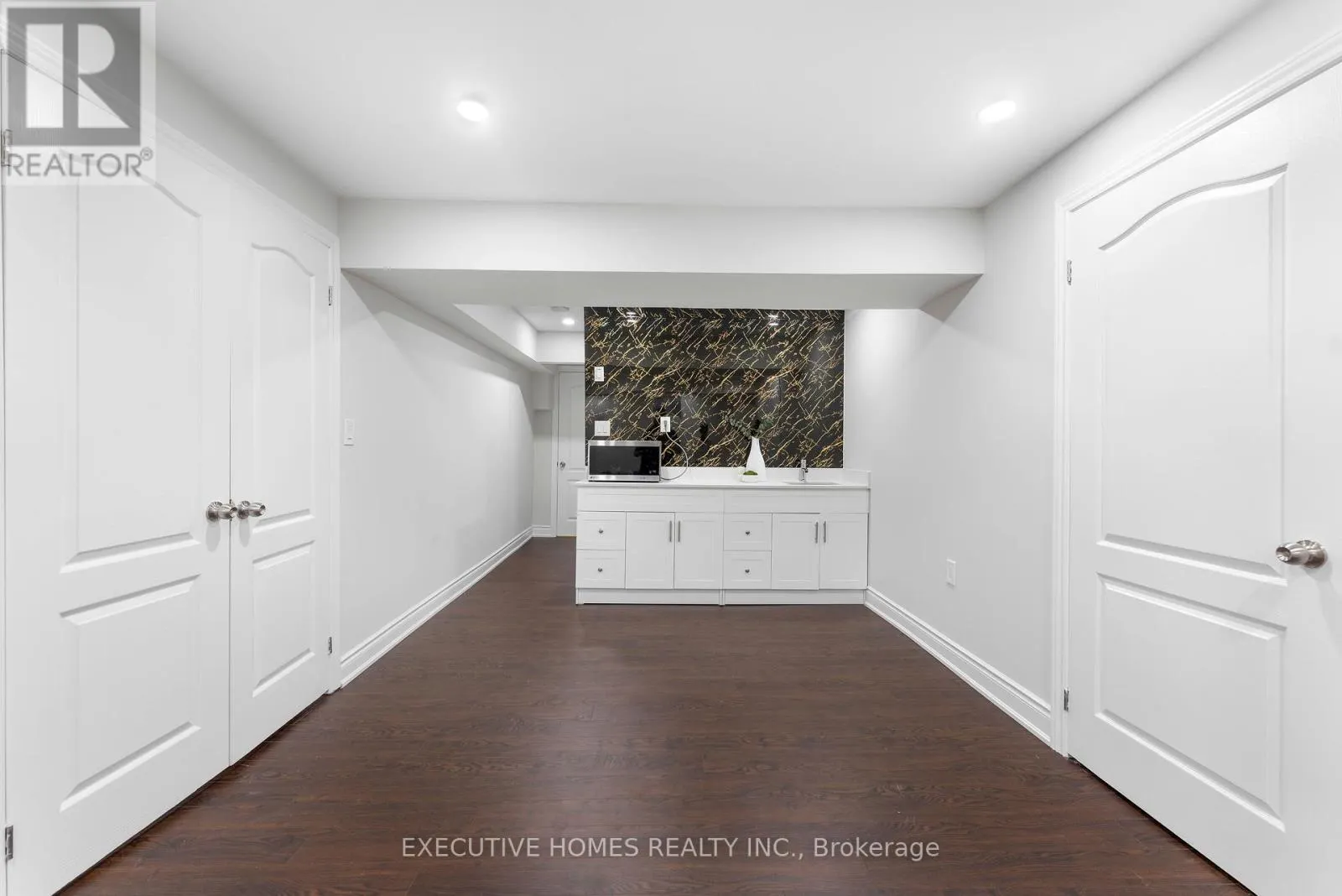 1496 FARMSTEAD DRIVE