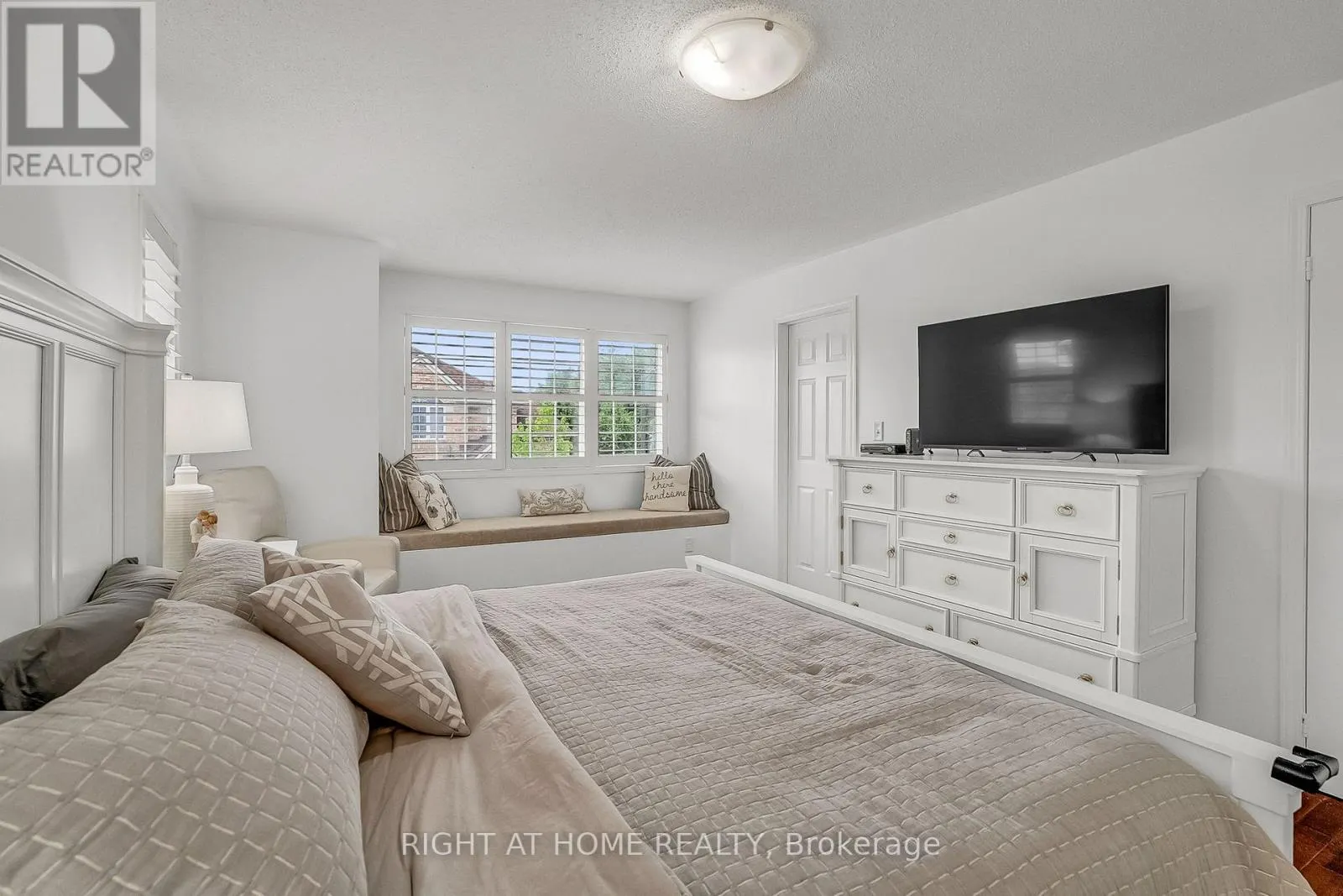 928 LANCASTER BOULEVARD