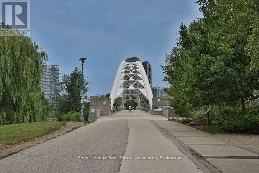 1514 - 2083 LAKESHORE BOULEVARD W