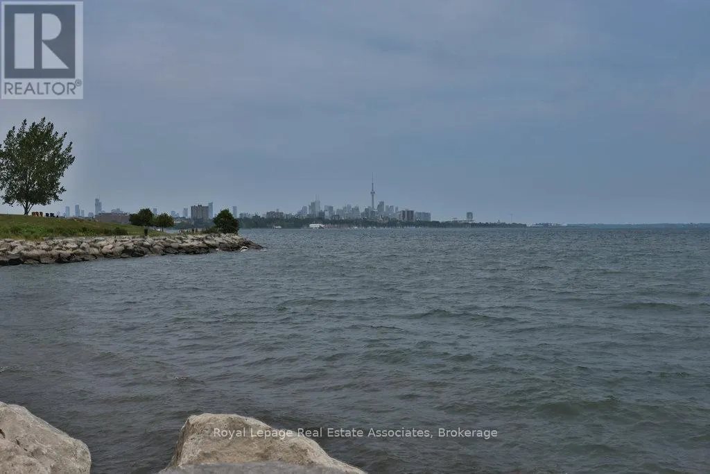 1514 - 2083 LAKESHORE BOULEVARD W