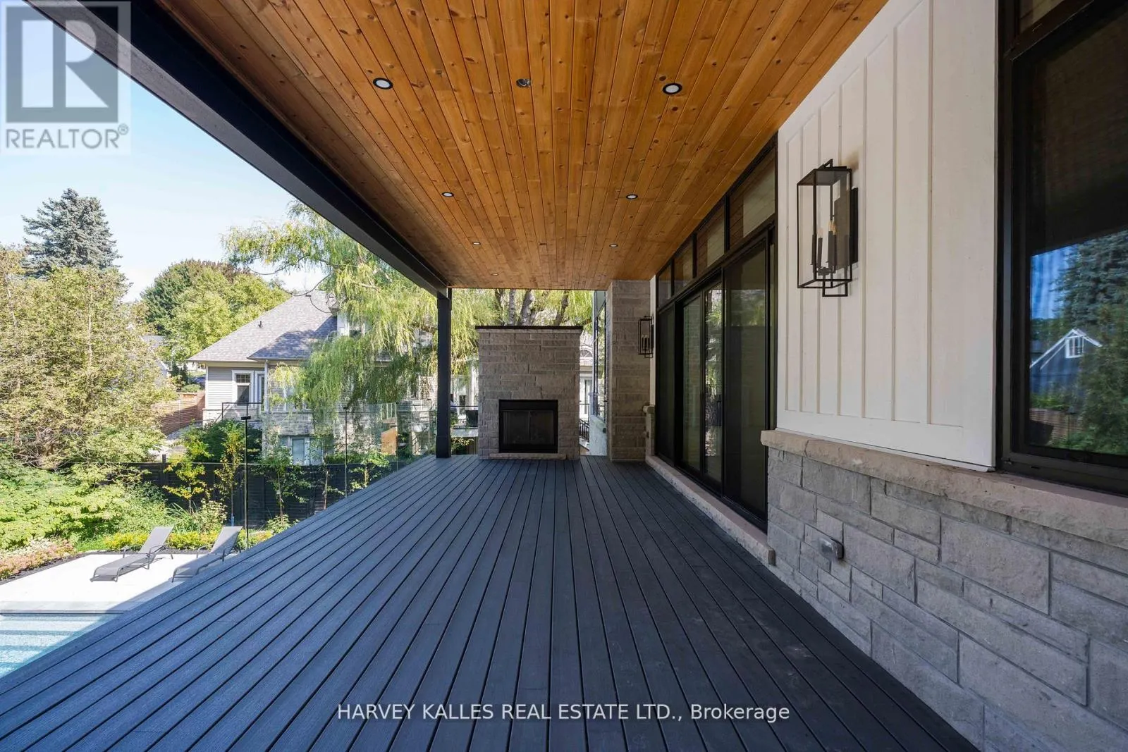 233 LAKEWOOD DRIVE