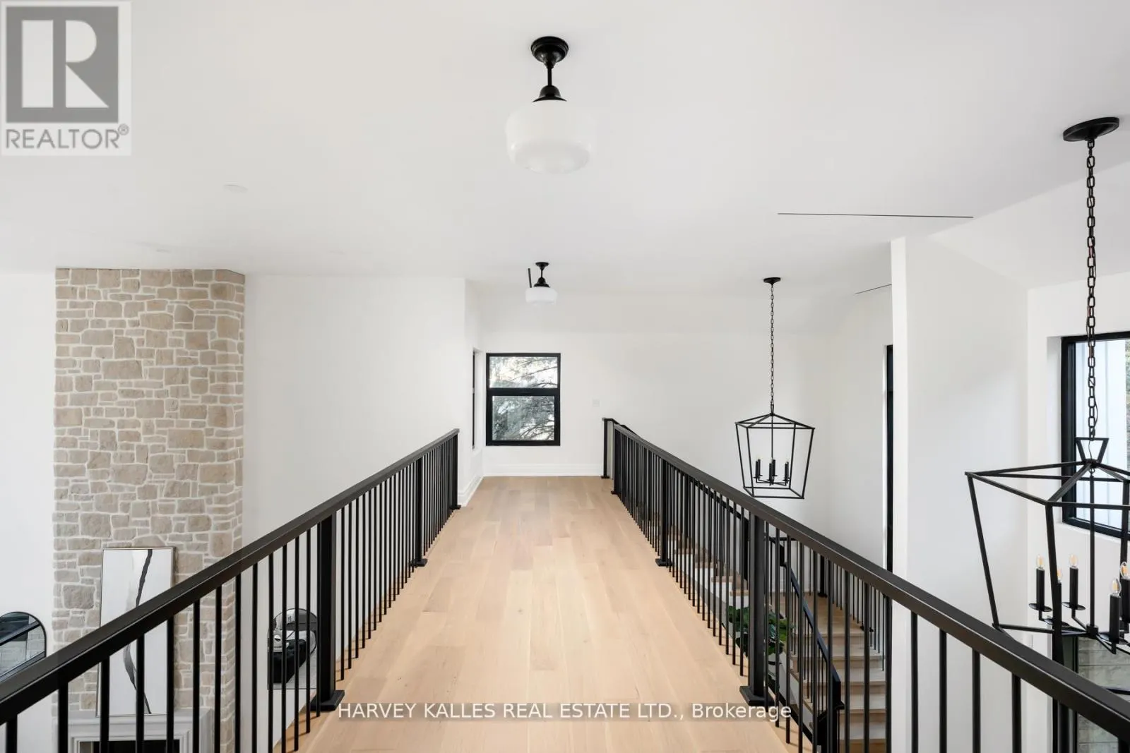 233 LAKEWOOD DRIVE