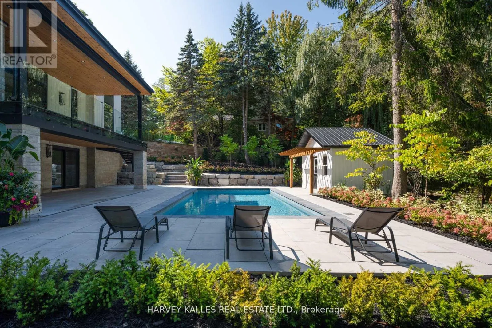 233 LAKEWOOD DRIVE