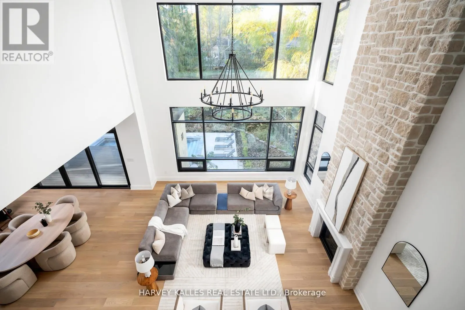 233 LAKEWOOD DRIVE
