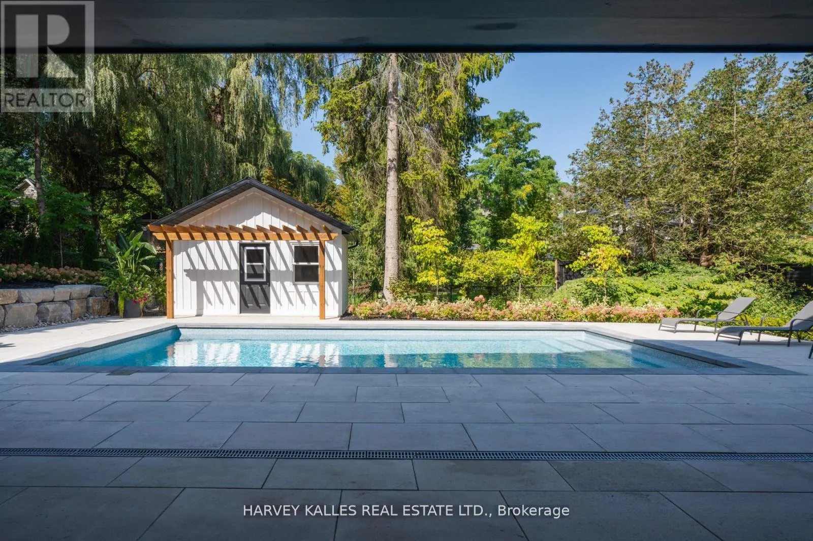 233 LAKEWOOD DRIVE