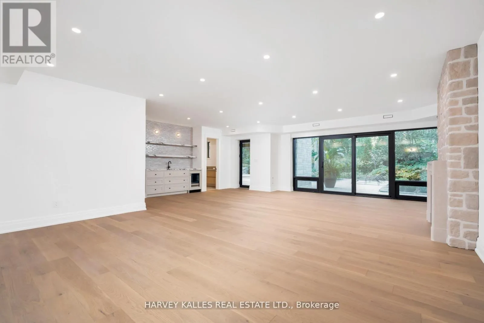 233 LAKEWOOD DRIVE