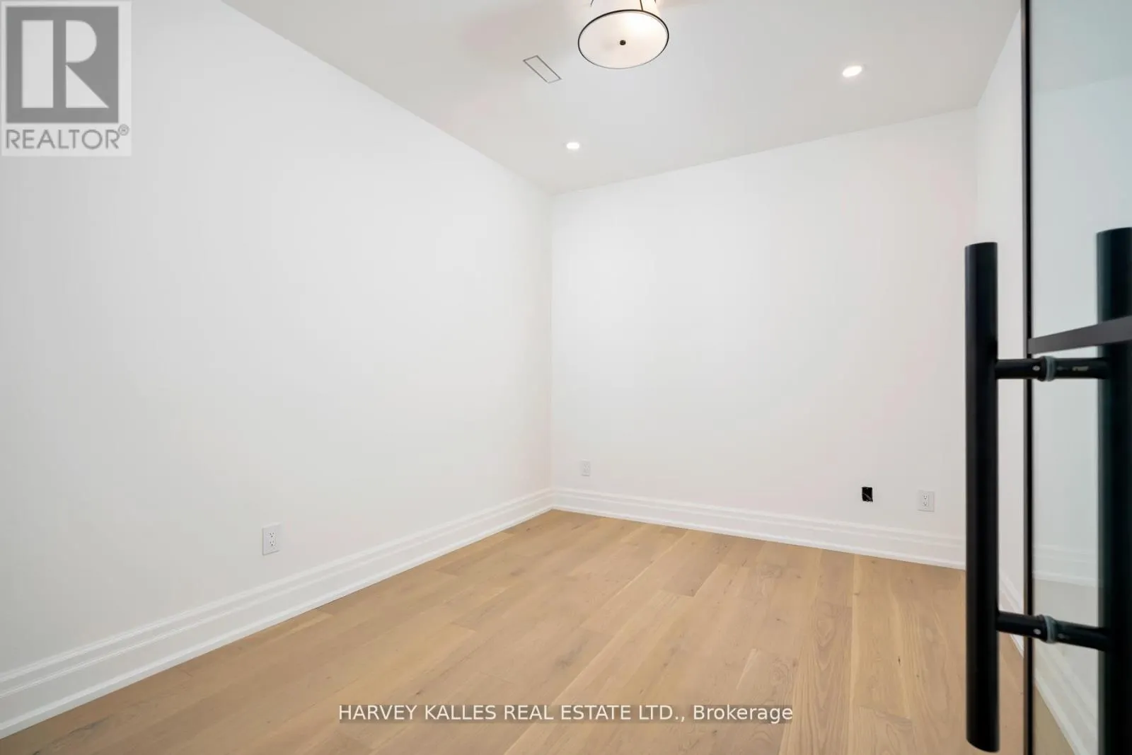 233 LAKEWOOD DRIVE