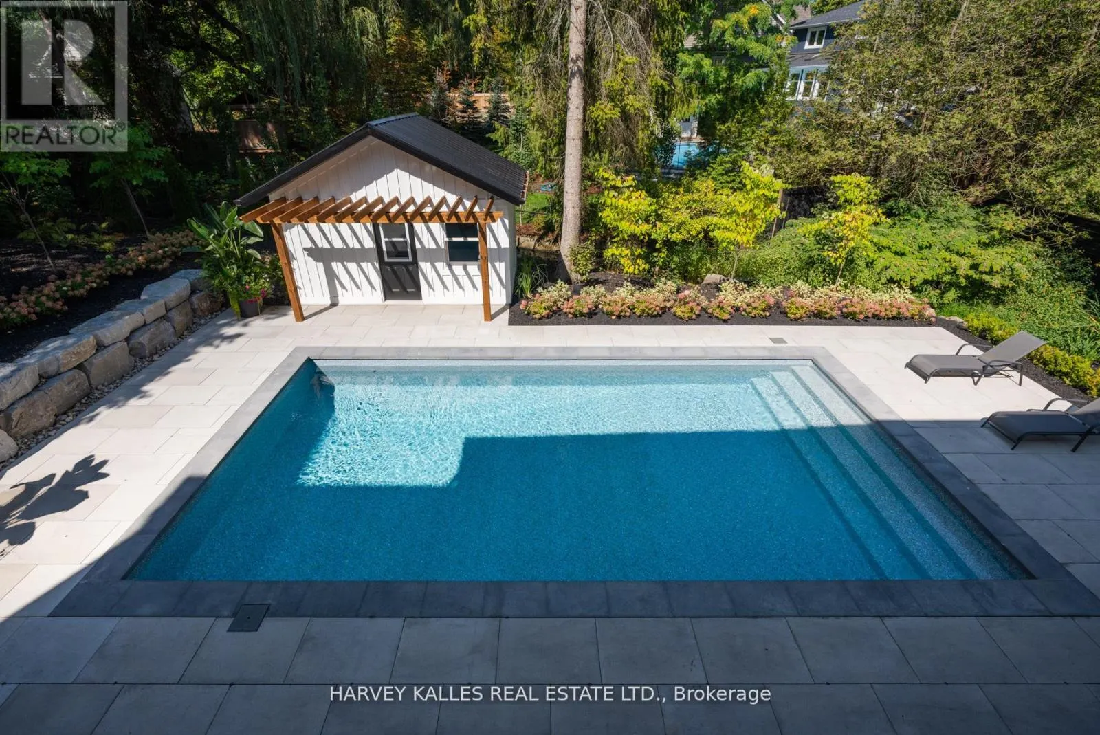 233 LAKEWOOD DRIVE