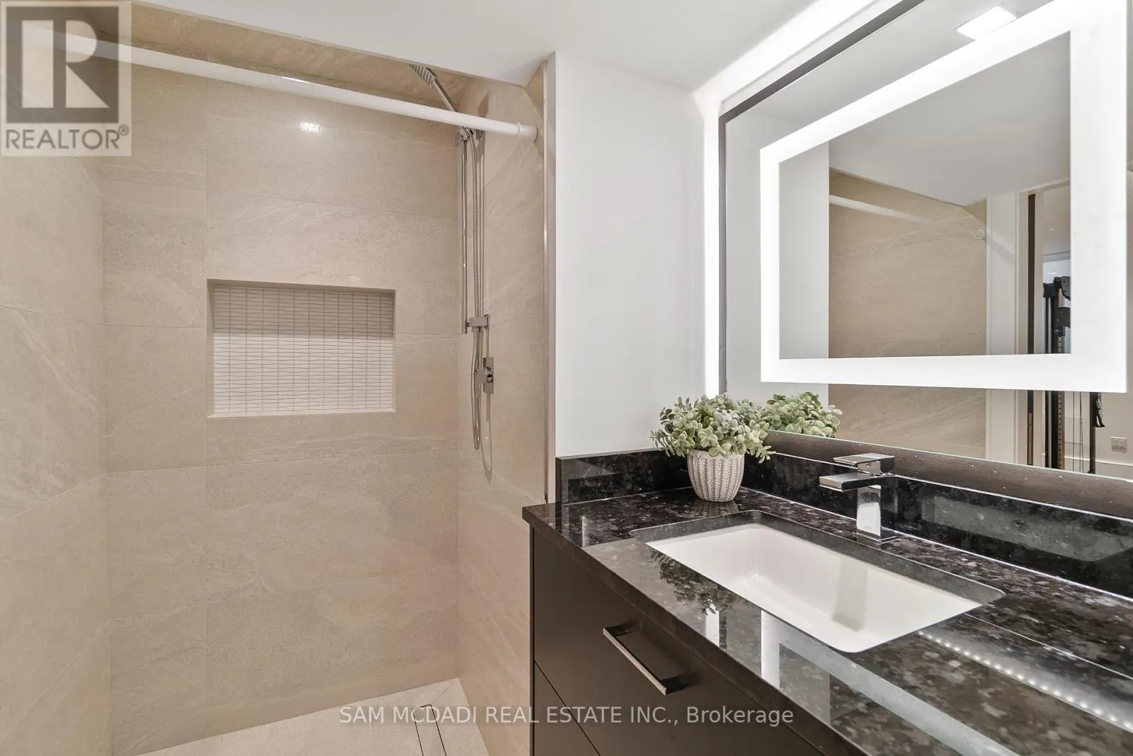 2488 LAKESHORE ROAD E
