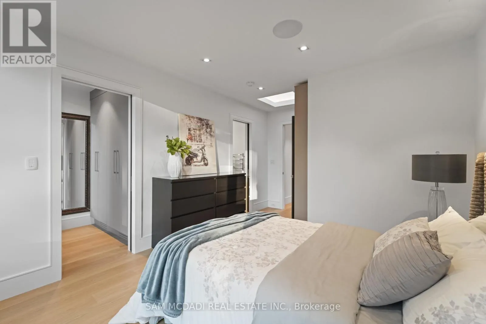 2488 LAKESHORE ROAD E
