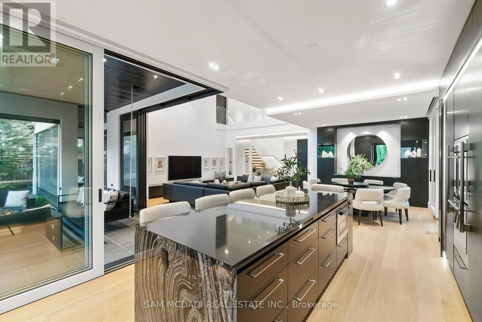 2488 LAKESHORE ROAD E
