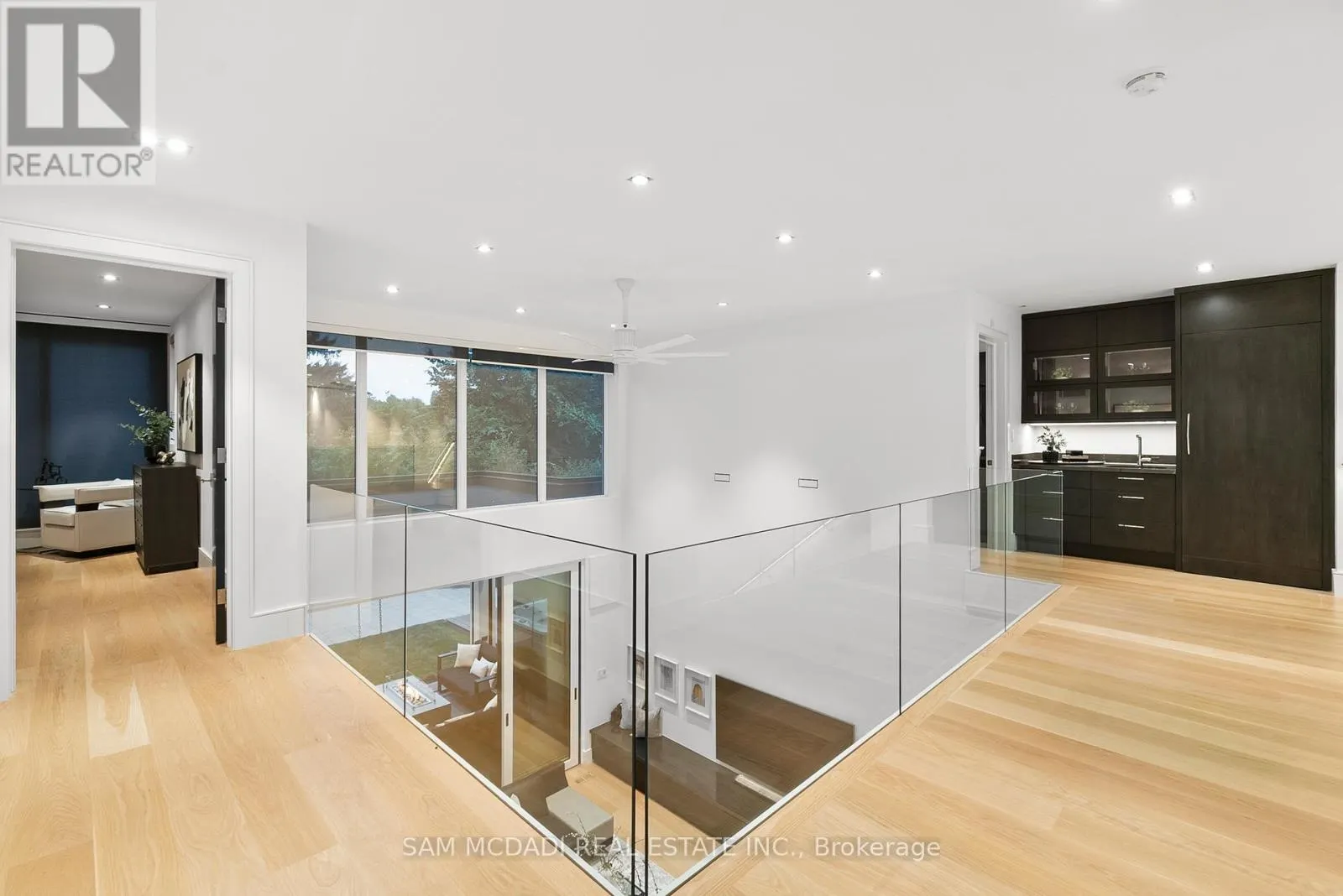 2488 LAKESHORE ROAD E