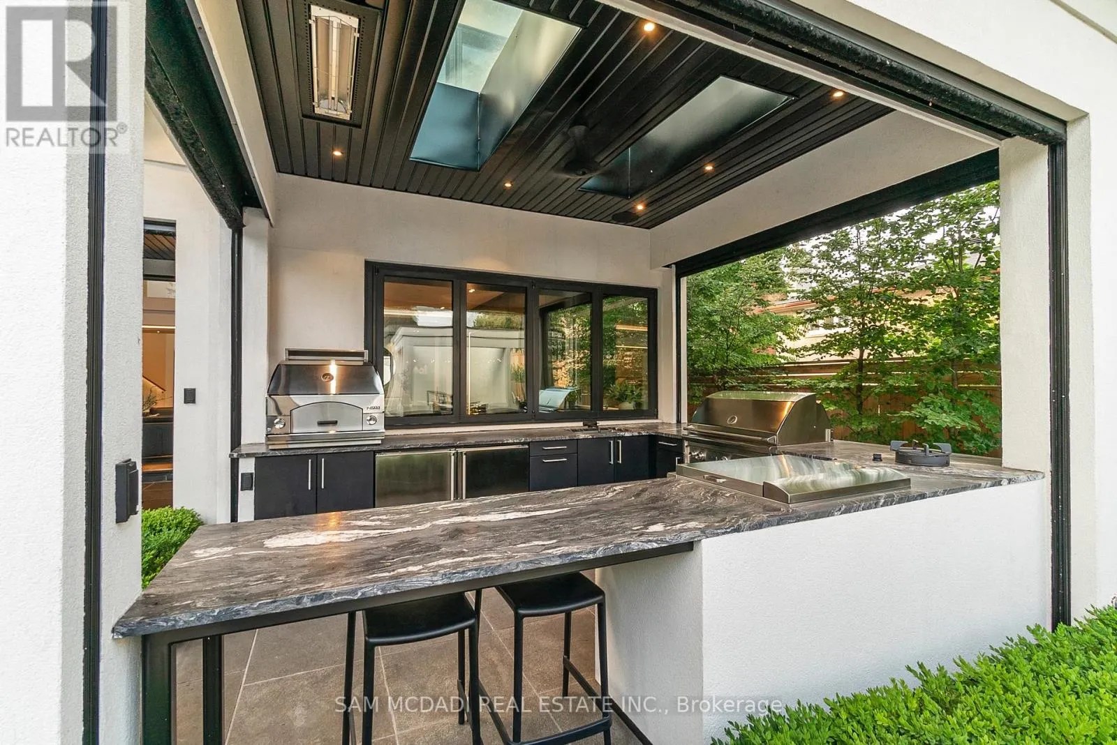 2488 LAKESHORE ROAD E