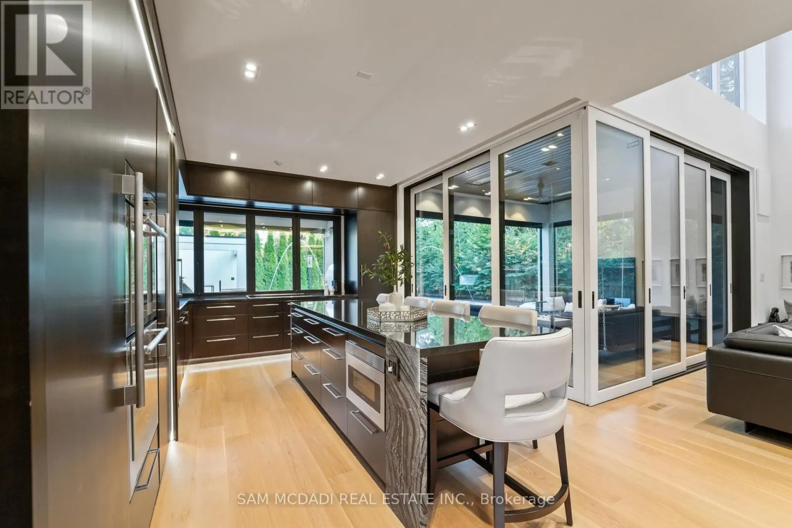 2488 LAKESHORE ROAD E