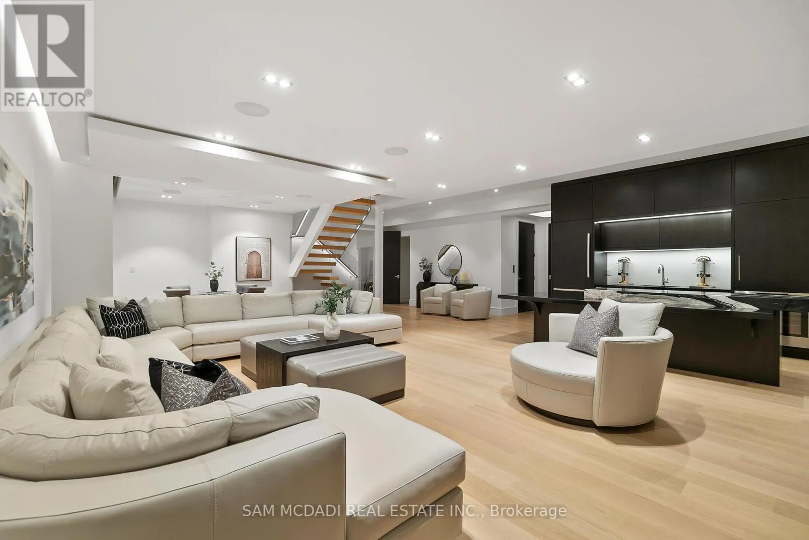 2488 LAKESHORE ROAD E