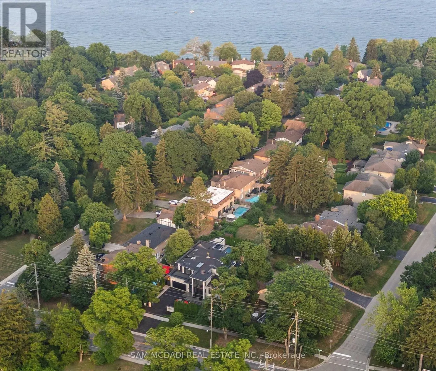 2488 LAKESHORE ROAD E