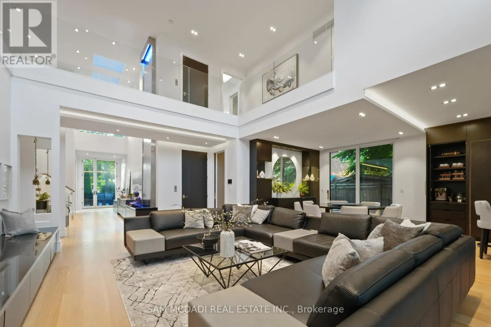 2488 LAKESHORE ROAD E