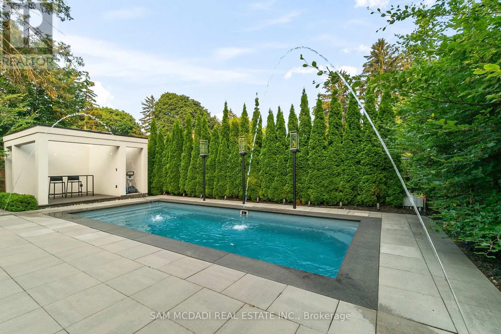 2488 LAKESHORE ROAD E