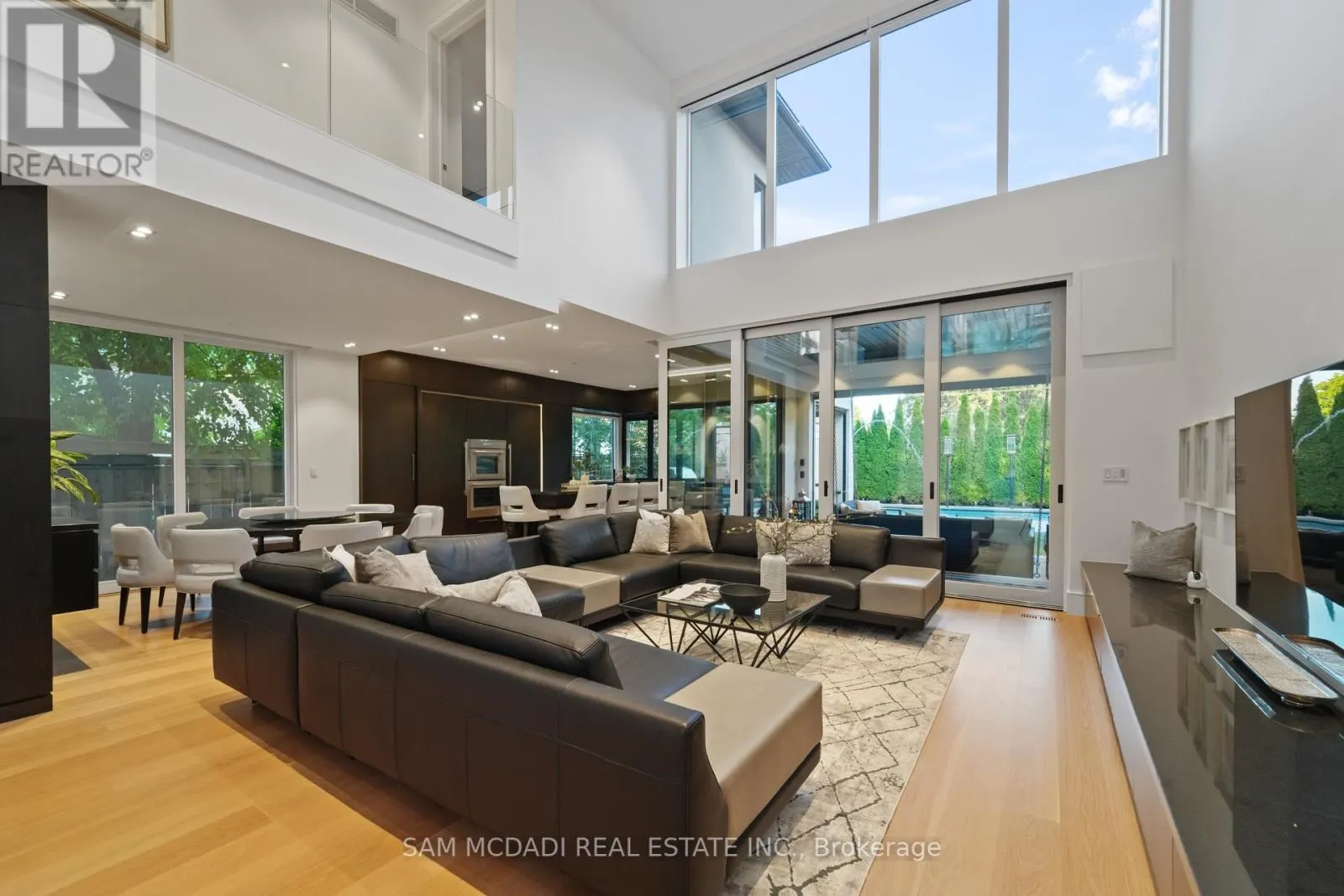 2488 LAKESHORE ROAD E