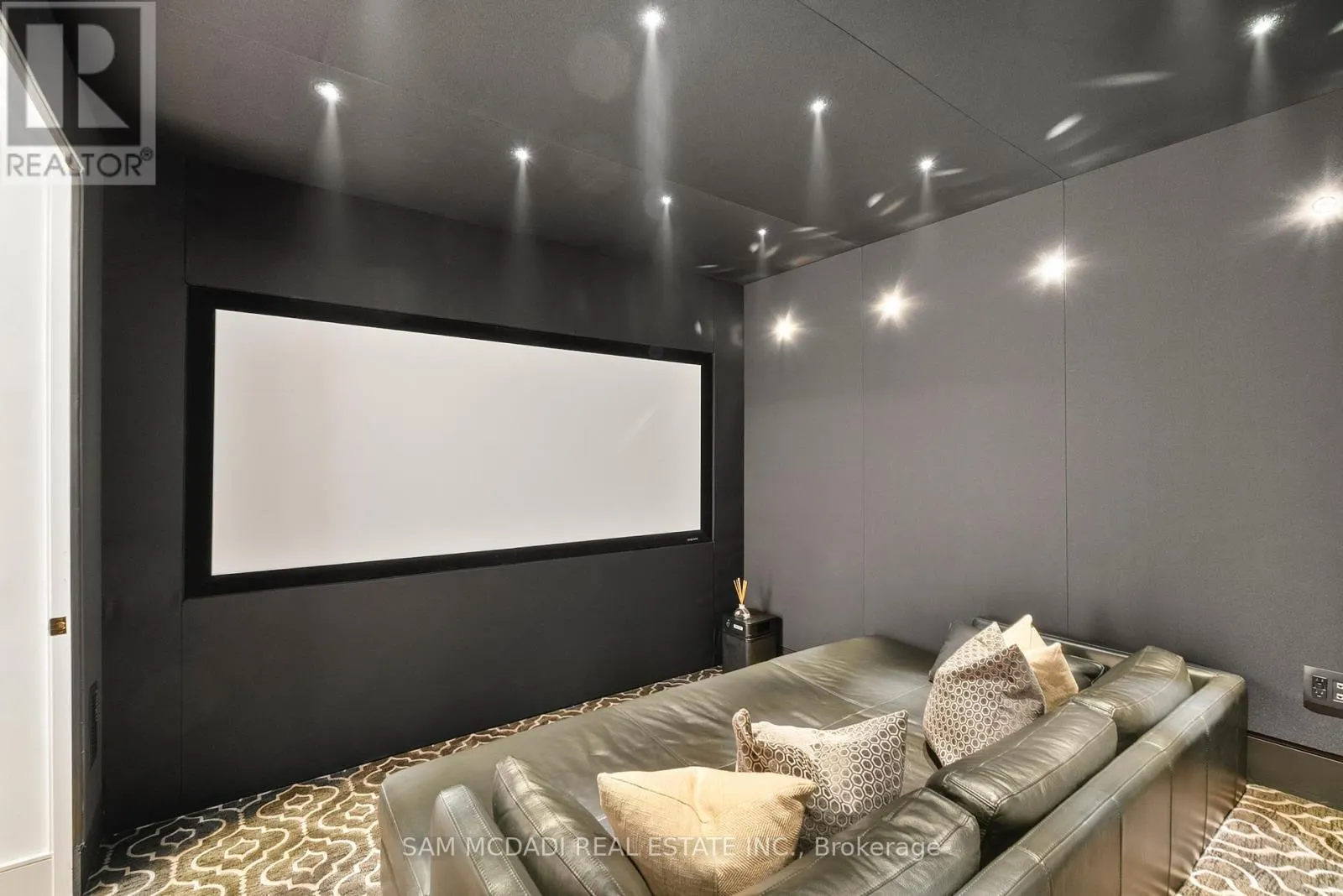 2488 LAKESHORE ROAD E
