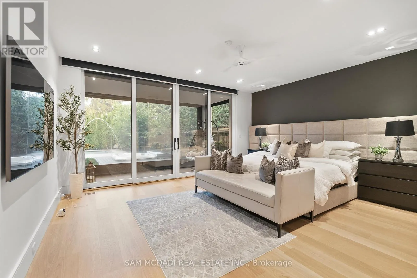 2488 LAKESHORE ROAD E