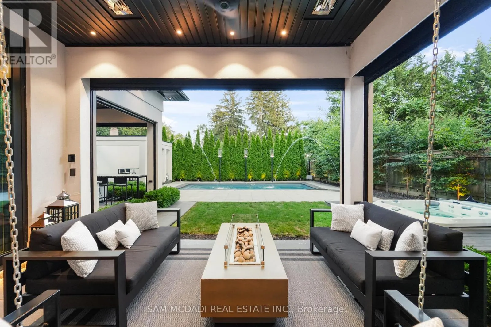 2488 LAKESHORE ROAD E