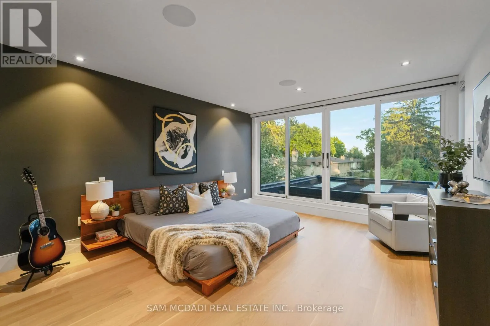 2488 LAKESHORE ROAD E