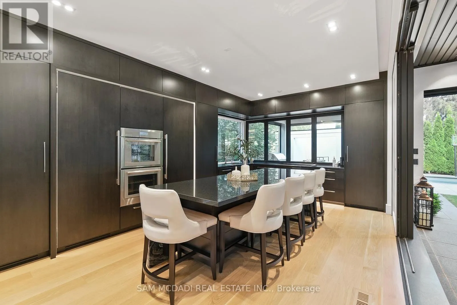 2488 LAKESHORE ROAD E