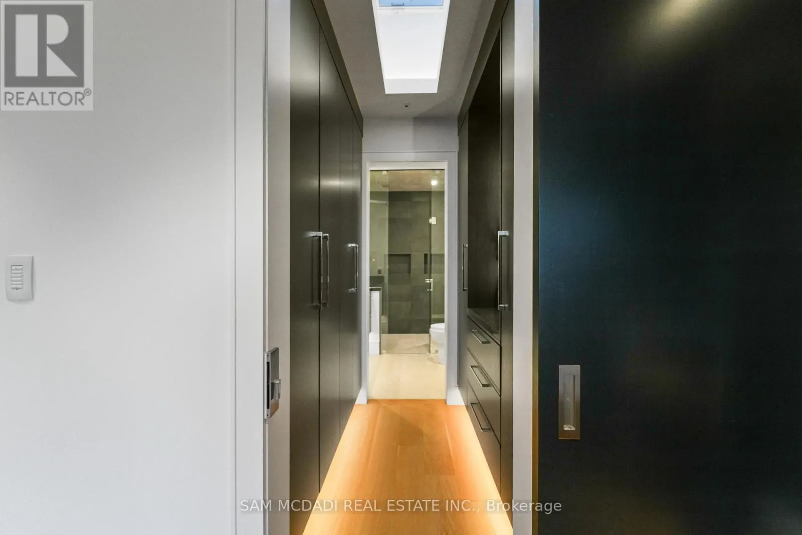 2488 LAKESHORE ROAD E