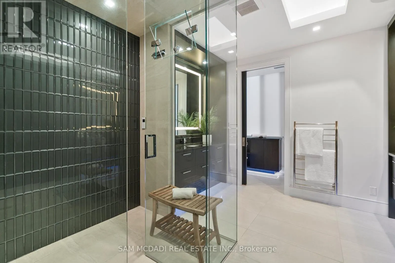 2488 LAKESHORE ROAD E