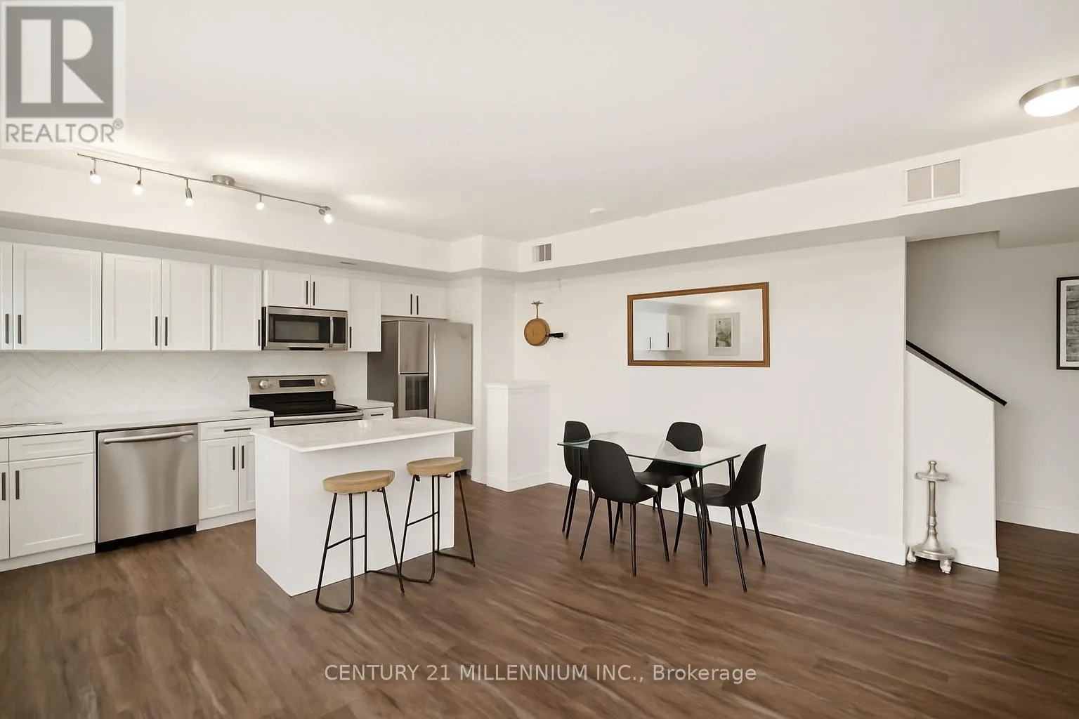 311 - 17 CENTRE STREET