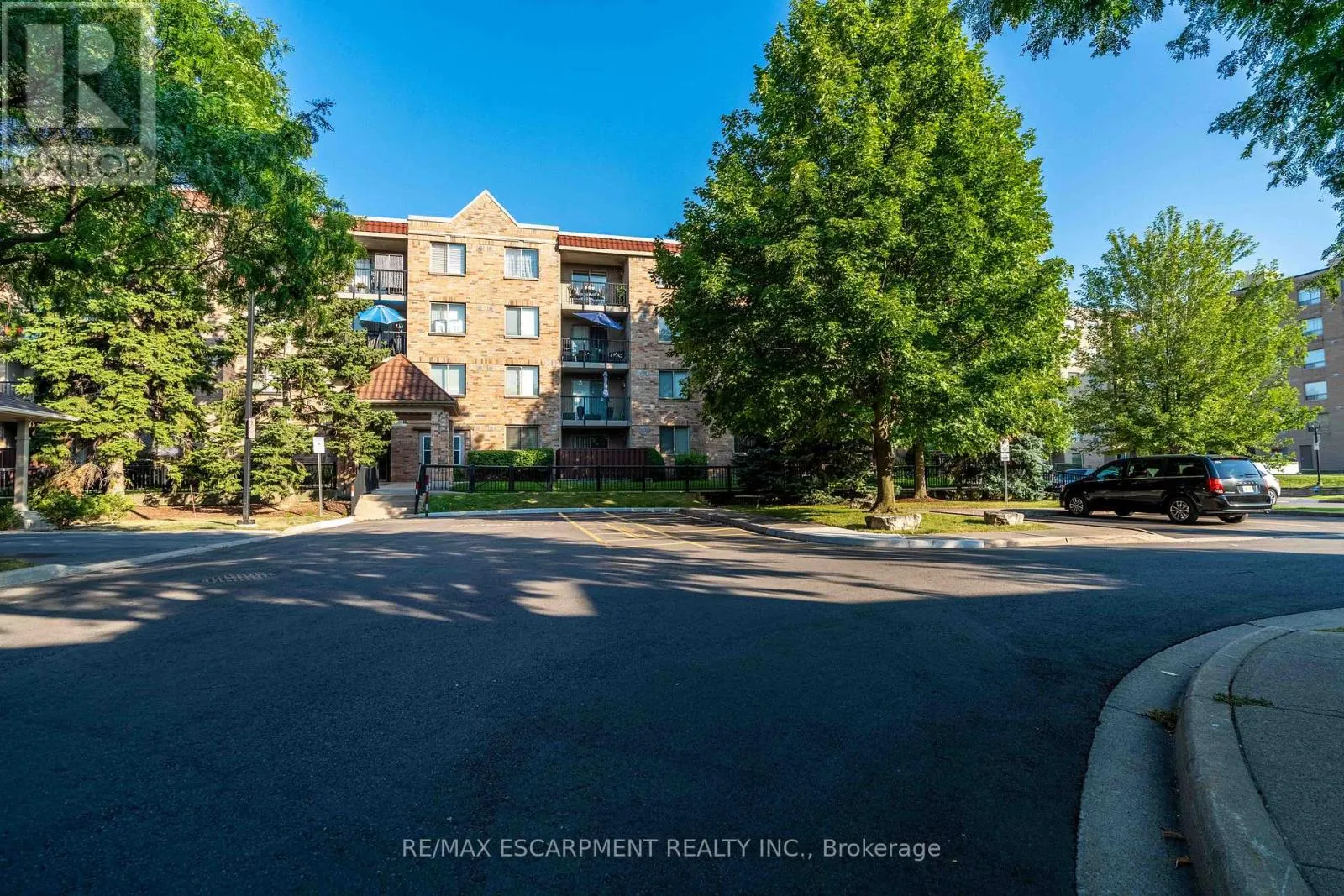 102 - 3499 UPPER MIDDLE ROAD