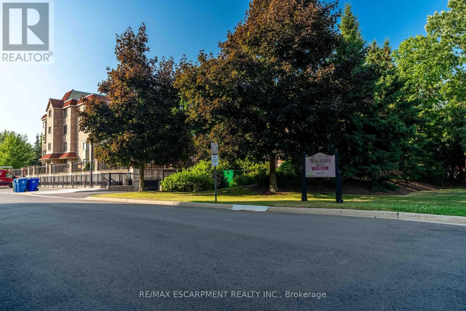 102 - 3499 UPPER MIDDLE ROAD