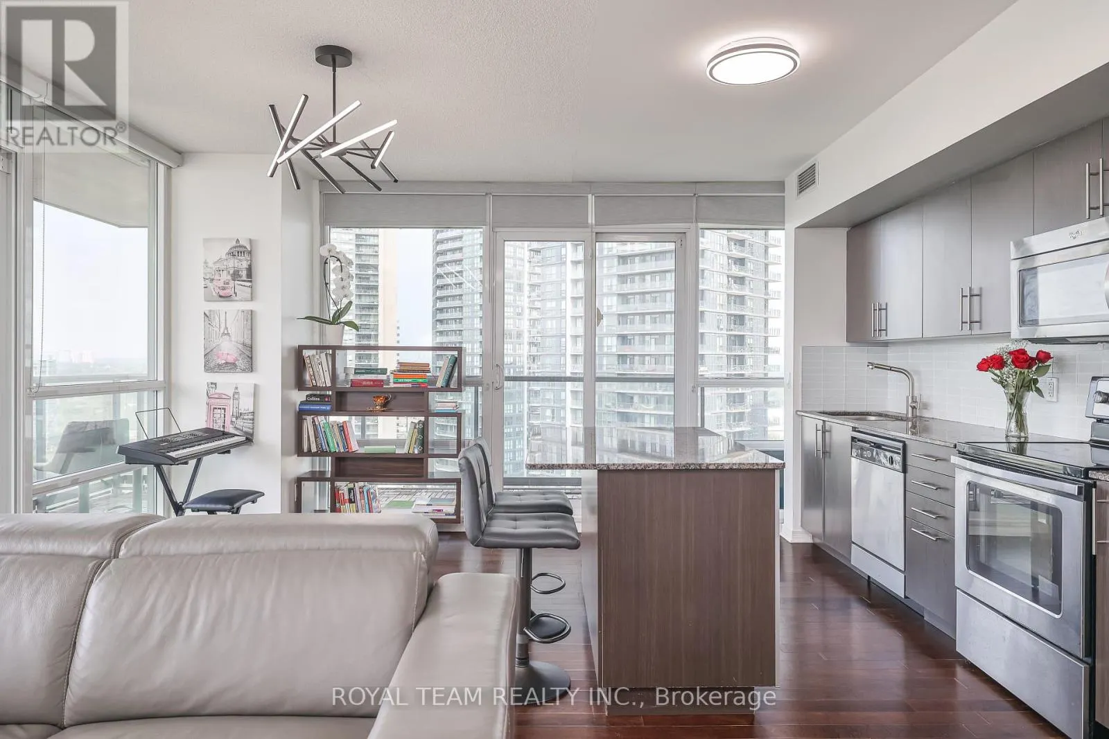 2504 - 2230 LAKE SHORE BOULEVARD W