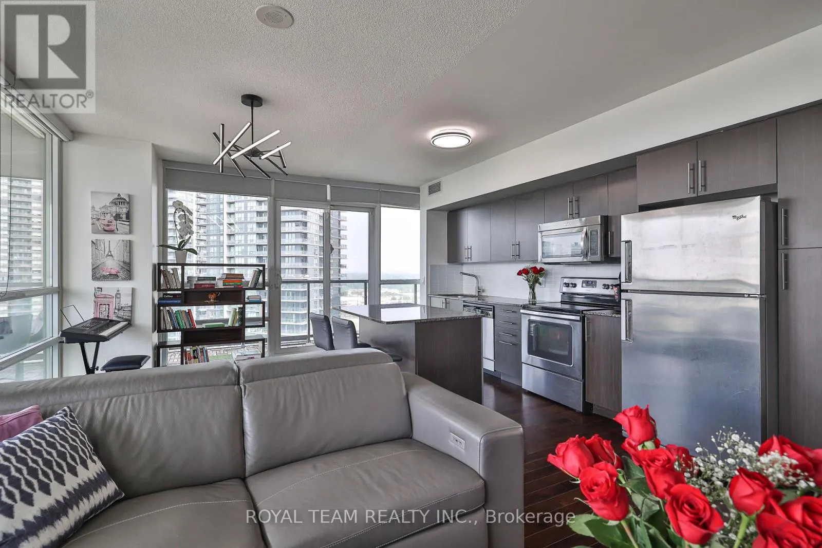 2504 - 2230 LAKE SHORE BOULEVARD W