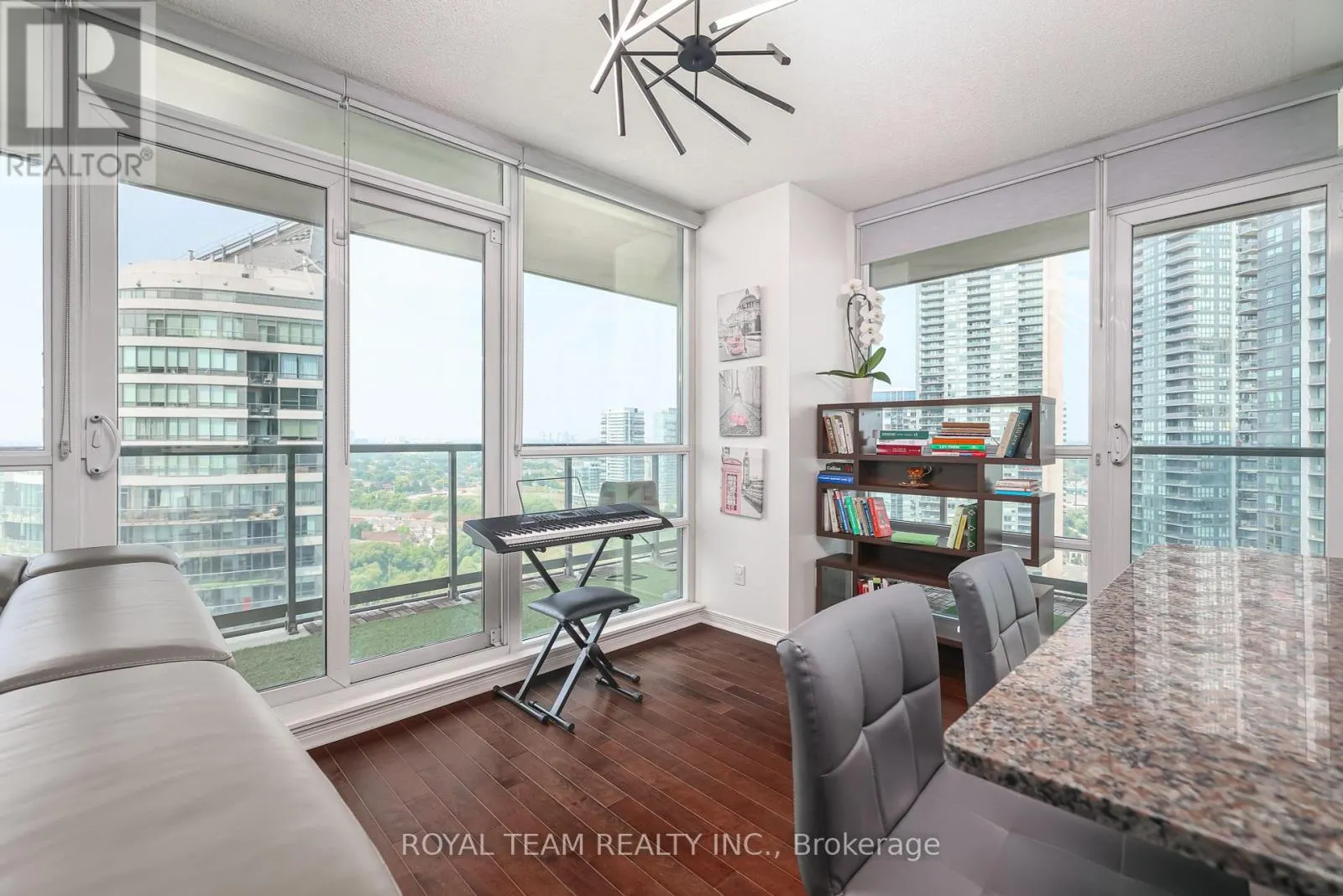 2504 - 2230 LAKE SHORE BOULEVARD W