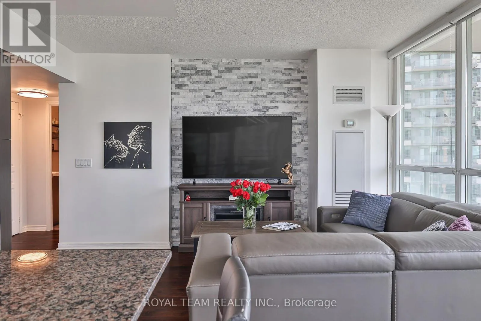2504 - 2230 LAKE SHORE BOULEVARD W