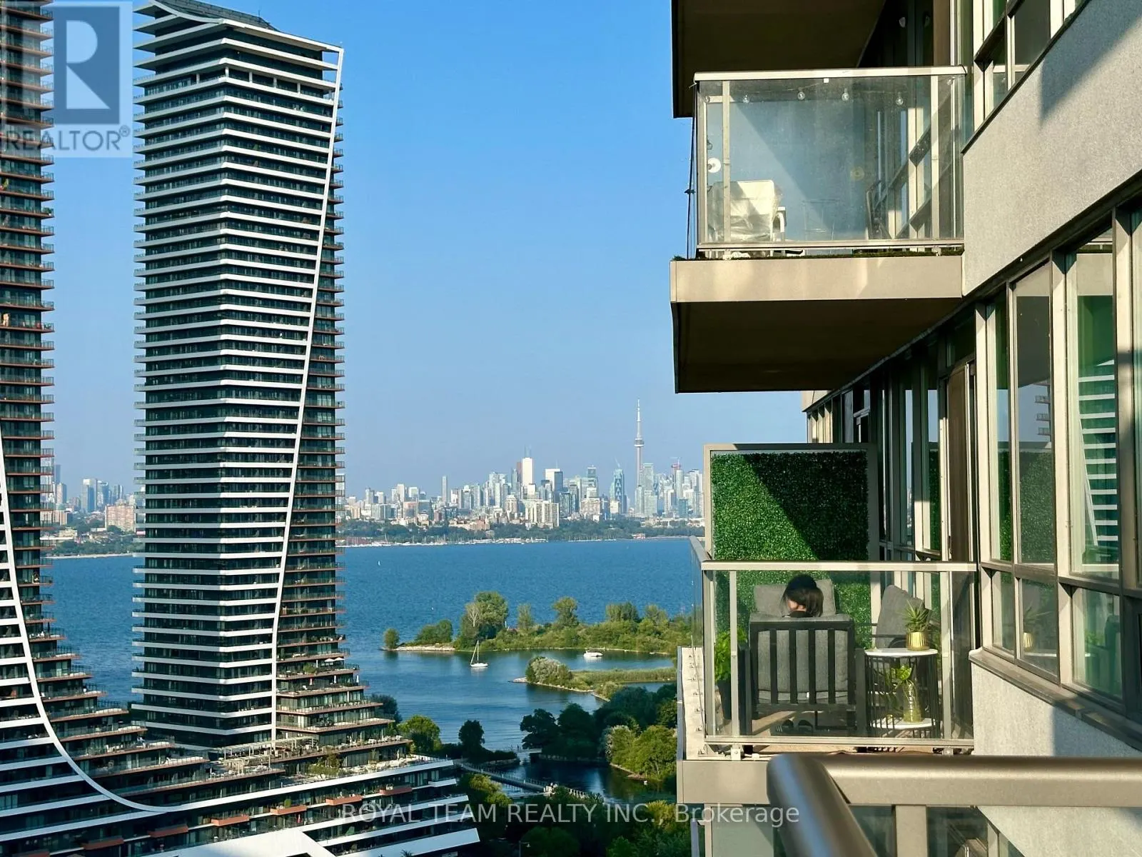 2504 - 2230 LAKE SHORE BOULEVARD W