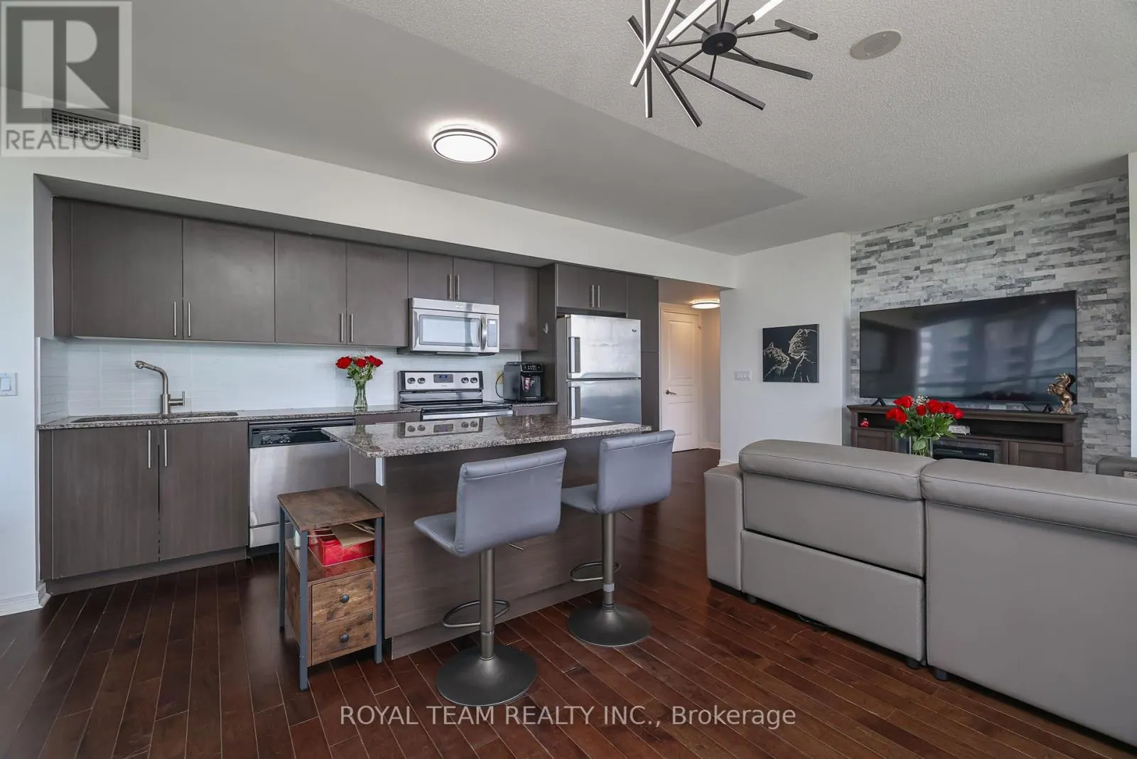 2504 - 2230 LAKE SHORE BOULEVARD W